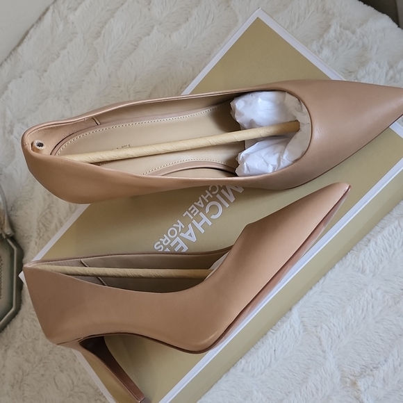 NWT - Michael Kors Keke Mid Pump size 8.5 - Picture 2 of 11